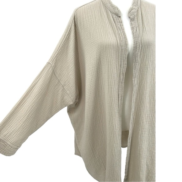 Black Crane Double Gauze Organic Cotton Square Shirt in Stone - Picture 4 of 8